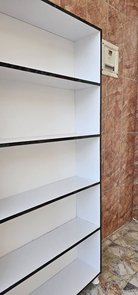 فترينات البيع خوات الجدد شرط شخط ما بيهم  العرض 95 الطول 190 سعر الوحده  60 عندي توصيل داخل النجف  *********** عندي 4 فاترينات
