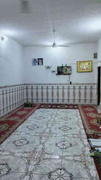 السلام عليكم 
بيت زراعي للبيع بلوك كهربائيّ عكادةالمساحة 400متر20×20طابق واحد
ديوانية12×4مع طارمة مع تواليت معزولة عن البيت 
3غرف كبيرة مساحة كل غرفة 5×4
استقبال داخلية 5×4للاهل والاقارب
مدخل البيت طول 3/50عرض 2/50
صالة طول 7و75عرض 4
مطبخ 4/4
حديقة داخلية على طول البيت4×20
حديقة خارجية متر على طول البيت 
كراج سيارة يتسع لسيارتين 
مكان مخصص لتربية الدجاج والطيور
حمام داخلي +تواليت عدد2
درج حديد خارج البيت 
درج داخلي 
ماء سيح +كهرباء +مولد 
شارع 10متر يبعد عن الشارع السايدين الجديد 150متر
مكان كلش حلو ومرتب مع العلم المنطقة مشمولة بالطابو وكافة الخدمات قريبآ
وحاليا يشتغلون بالشارع السايدين 
الياخذه مو خسران والله العظيم 
العنوان منطقة الصخيين شارع علي الاكبر ع
السعر عل خاص بسبب الي يكسرون بلاسعار
***********
