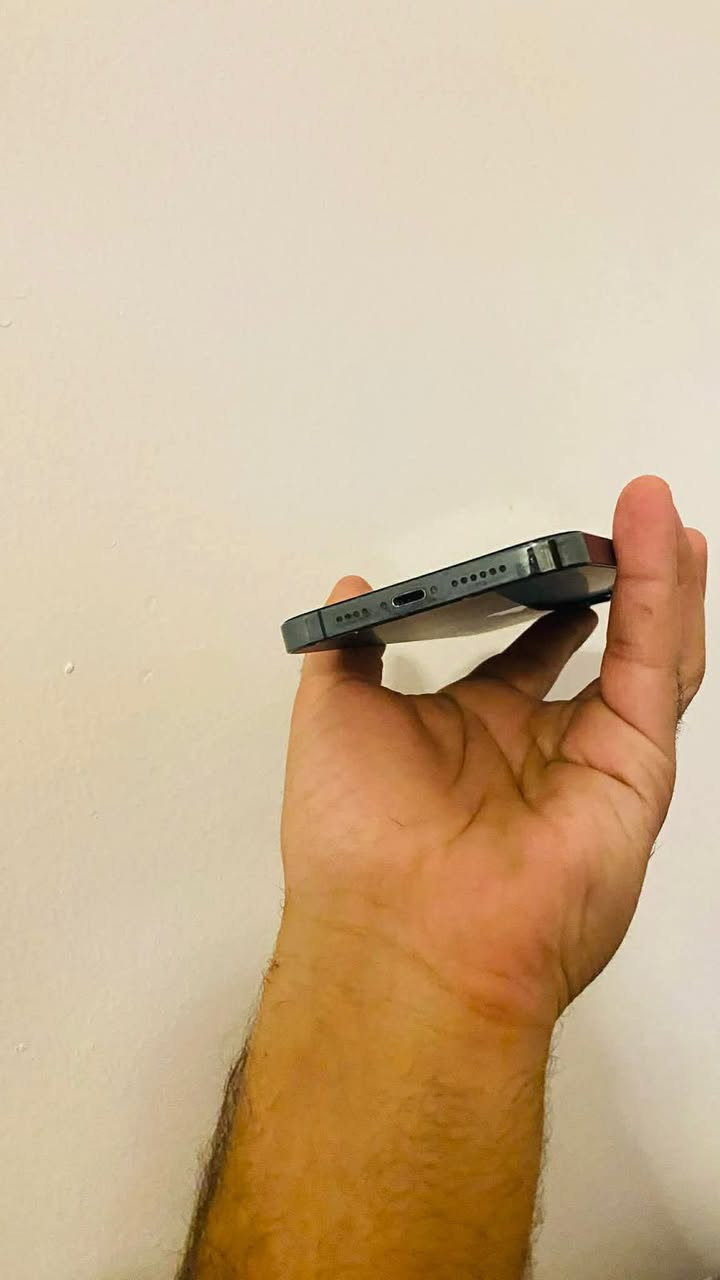 ايفون12 برو ماكس ذاكره 128 بطاريه 100 فيس ايدي متوقف مبدل شاشه وكاله فول.  السعر300 وبي مجال تواصل  ***********
