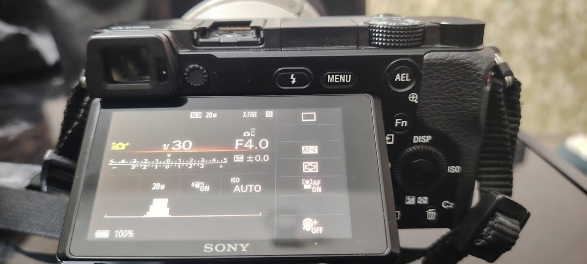 للبيع  سوني 6100  مع عدسه 70 200  G  فتحه   4 ...... السعر  خاص


**إذا كنت صاحب هذا الإعلان وتريد حذفه لأي سبب، رجاءا أرسل رسالة إلى الدعم الفني**