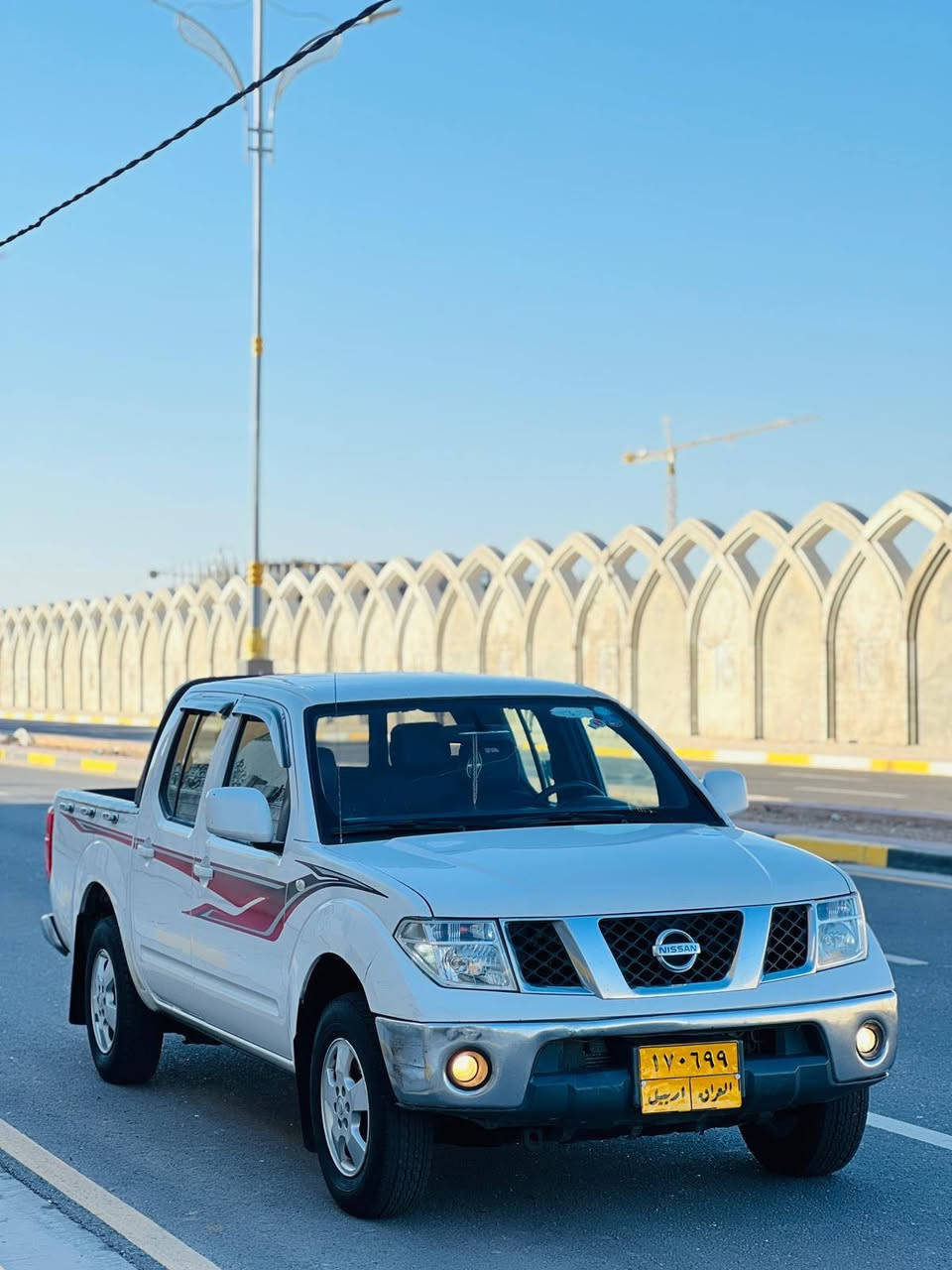 سلام عليكم ورحمه للبيع 
نيسان نيفارا موديل 2015 
مكفولة  من الضربه  بيها فقط يم الواقيات الخلفيه شويه صبغ والباقي كفاله عامة كير محرك بلاد مكفولة من الفتح حدادية جديده ماشية 180 تخم تاير تبريد تدفئة كلشي شغال سياره مال جناي ما متعوبة سنويتها منتهيه 2025 
بأسم شركة تريد تحويل تريد وكالة السعر 120 وبيها مجال 
العنوان كربلاء المقدسة 
للأستفسار .... ***********
