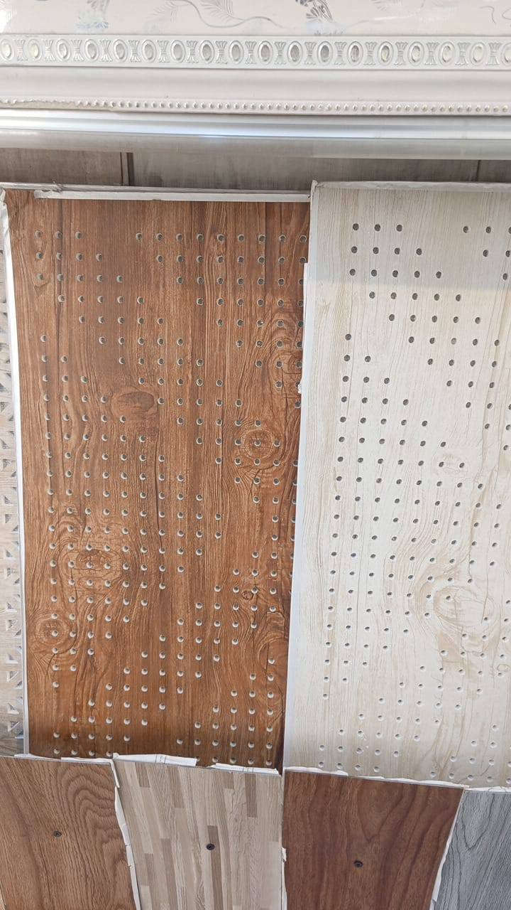 سلام عليكم يتوفر لدينا مواد سقوف ثانوية جملة ومفرد سعر المتر ب 3 ونص ويتوفر لدينا تغليف حداري وبديل الرخام وبديل الخشب وسحبات كورنيش وجبس بورد يتوفر لدينا خدمة التوصيل لجميع مناطق البصرة للاستفسار *********** راسلني واتساب ادزلك الالوان
