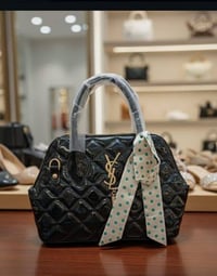 الياقوت • للبيع • إشارة الأصدقاء