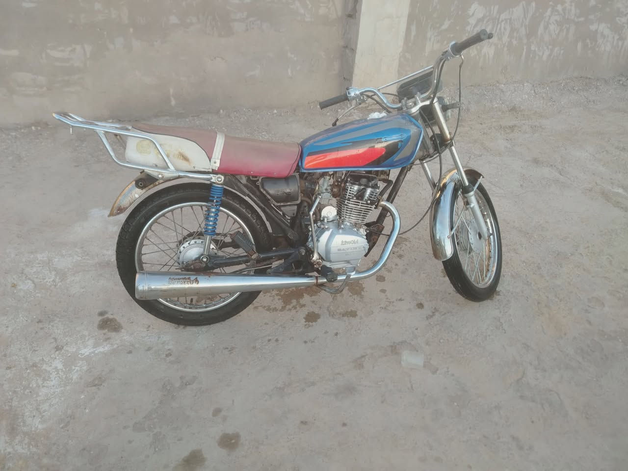 السلام عليكم شباب دراجه كلك نضيفه ومكفوله و السعر 250 وبيه مجال قليل والشراي بيه خير ويدلل والاتصال على هذا الرقم *********** مكاني الكوت ( المو شراي لا يتعبني)
