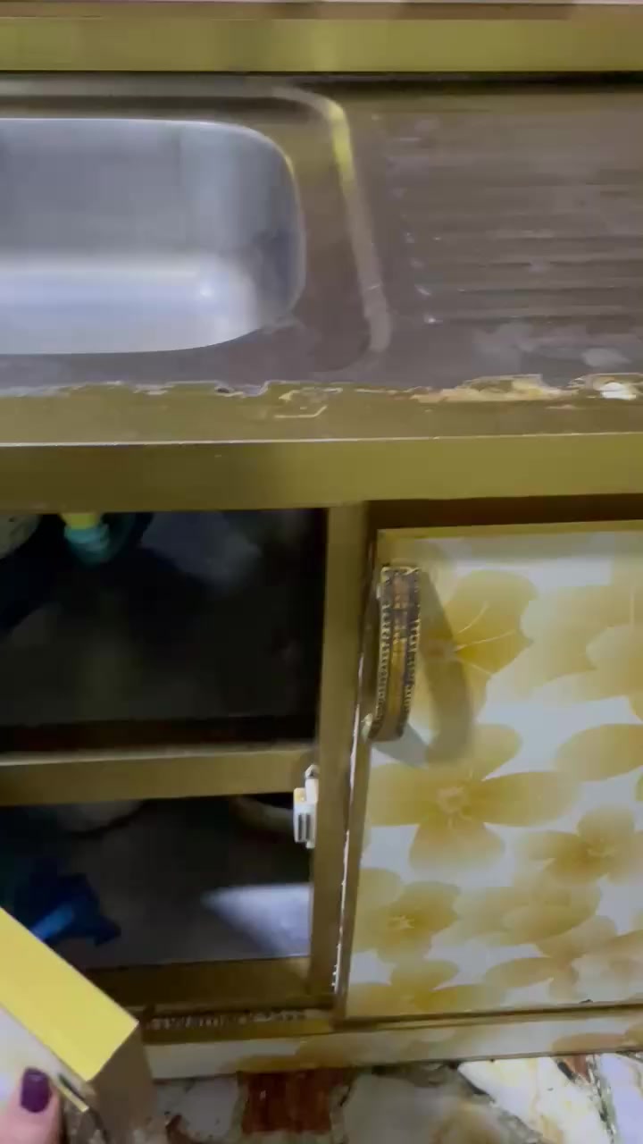 كاونتر قطعتين قطعة تعليگ وقطعة السنگ
قطعة السنگ تحتوي ع اربع خانات وجرارتين 
والقطعه التعليك رف للاكواب ومن ضمنه مصفى فتحات لترتيب المواعين و٣ خانات 
خانتين صغار مقسمات وخانه طولانيه مقسمه ٣ اقسام


**إذا كنت صاحب هذا الإعلان وتريد حذفه لأي سبب، رجاءا أرسل رسالة إلى الدعم الفني**