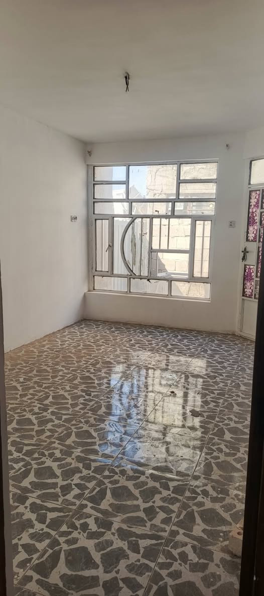 ⚜️دار لليجار مساحته 130متر مدخلين⚜️
⚜️الطابق الاول 
يحتوي على استقبال ومطبخ وغرفه نوم وصحيات وحولي
⚜️الطابق الثاني 
يحتوي على ثلاث غرف نوم وخدمات
👈العنوان 
الشعب شارع الصحه مقابيل جامع الرسول الاعظم

👈ايجاره500 

👈الاستفسار 

***********

***********

‏‪***********‬‏
