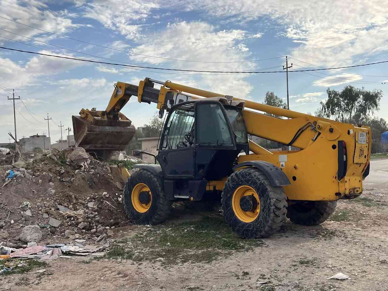 رافعه موديل 2003 استراد خاص شكل حديث رقم سليمانيه محرك سوبر جك سنتر شفل جاهز بدون نواقص مكان داقوق ***********
