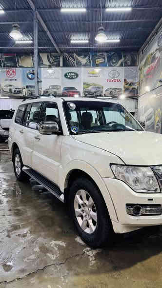 السلام عليكم 
للبيع باجيرو GLS ( حبتور ) 2015
رقم بغداد
محرك 6 سلندر 3500 ما مفتوح
كير فور ويل ثكيل وخفيف
ماشية 145 الف
داخل بيجي جلد  
كشنات الامامية كهرباء 
تبريد 3 قطع 
تحكم ستيرن
مثبت سرعة 
مري شفط
فتحة سلايد
شاشة اندرويد و كار بلي 
حساسات خلفية 
كاميرا خلفيه ( عمل )
7 راكب  
دمام خلفي 
وباقي مواصفات الحبتور معروفة 
السيارة جاهزة من كل النواحي 
تخم تاير جديد 
تبديل البنيد و الجاملغ نفس اللون اثر ضربة كلش خفيفة و راح اخلي صورة البنيد و الجاملغ قبل التبديل 
 موقع / بغداد / المنصور
السعر / 165 وبيها مجال 
للاستفسار / ***********

