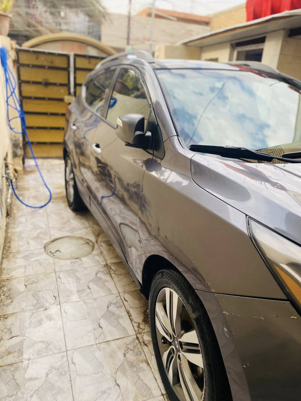 السلام عليكم هونداي توسان موديل 2015 الرقم سليمانيه باسمي( لميتد )الون فيلي وارد امريكي الضرر بنيد فقط سياره بحاله جيد جدا المحرك GDi 2400 اربعه سلندر السعر 145 وبي مجال بسيط للاستفسار *********** العنوان بغداد الشعب
