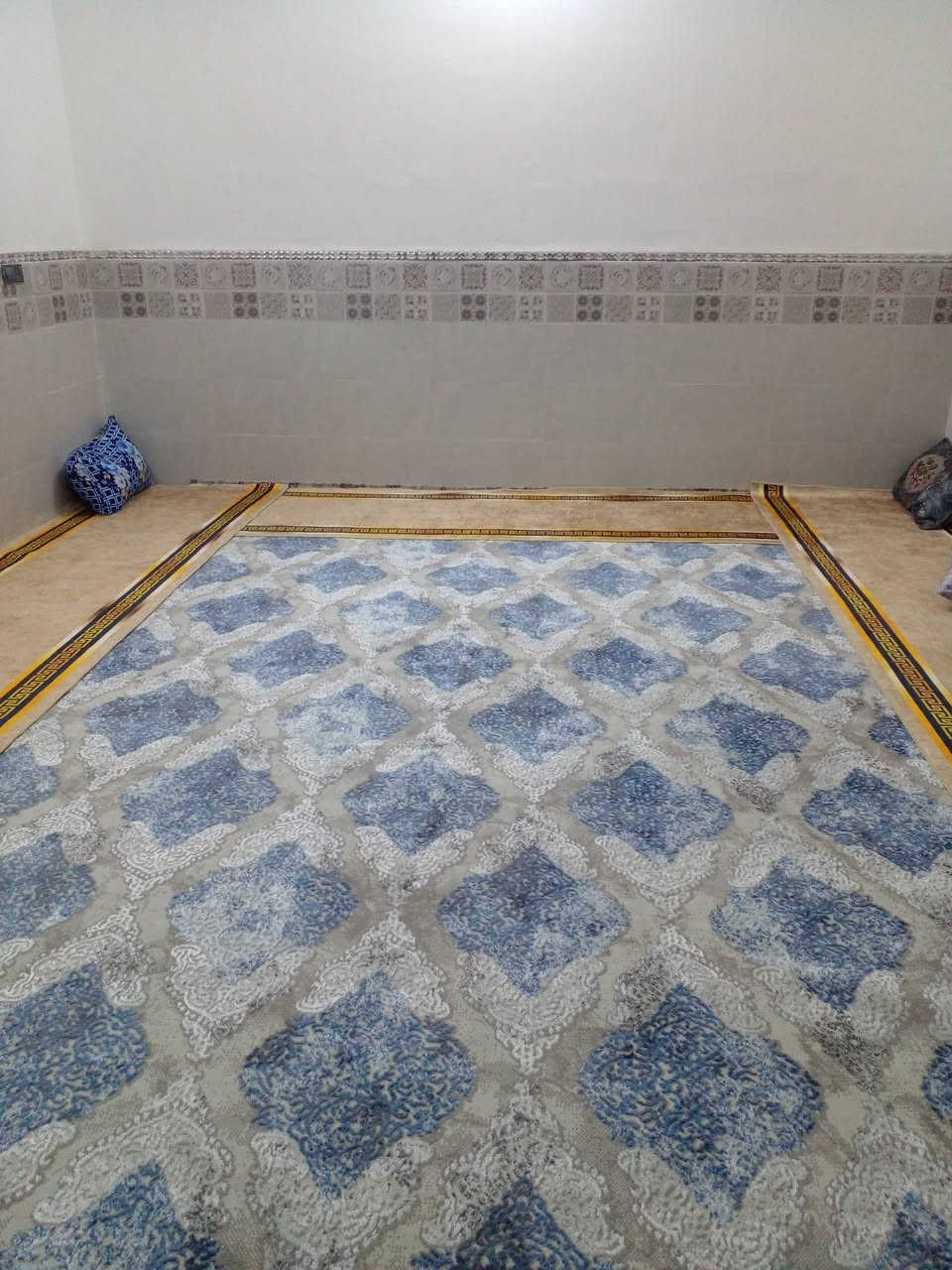 بيت للبيع بمساحة 135 متر سند 25 اقرار محكمه يحتوي على غرفتين وصاله واستقبال ومطبخ وصحيات العنوان كربلاء طريق بغداد قرب مدينة سيد الاوصياء يبعد كيلو عن الشارع الرئيسي السعر 72 قابل للتفاوض للأستفسار *********** ***********
