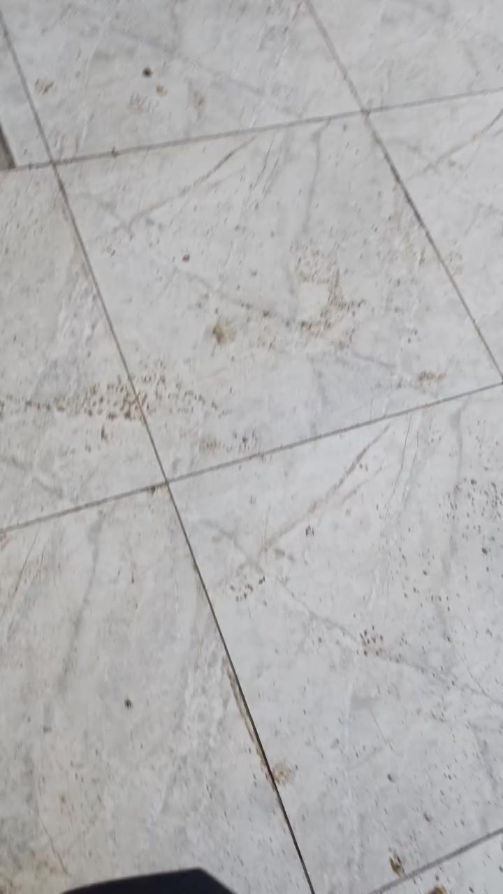 السلام عليكم يتوفر شقة للايجار طابق ثاني غير مسكونه سابقآ تحتوي على صاله و مطبخ و غرفة نوم وصحيات سعر الايجار 450 الاستفسار ***********
