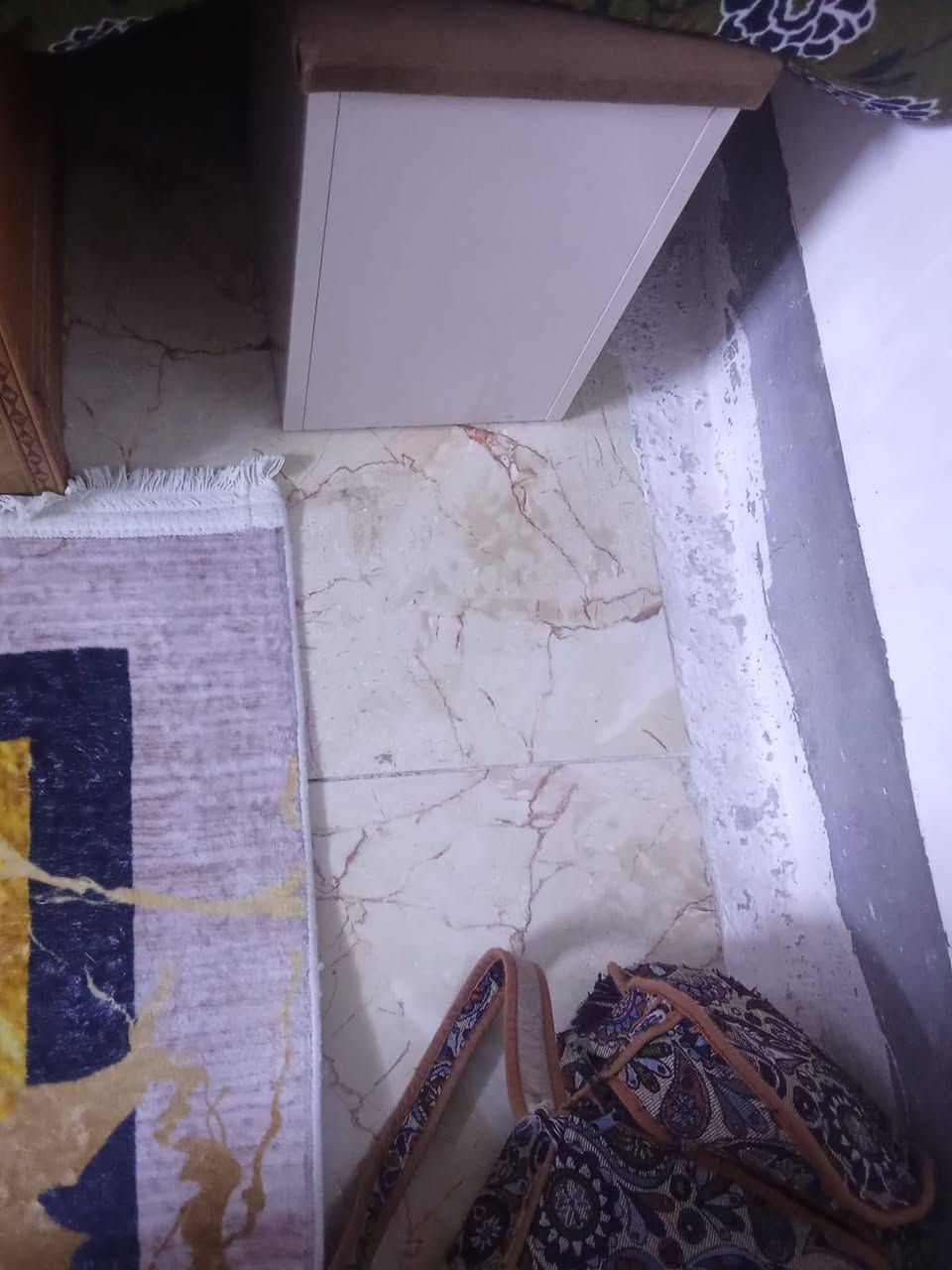 غرفه للبيع السعر 400 وبيه مجال العنوان المحموديه ***********
