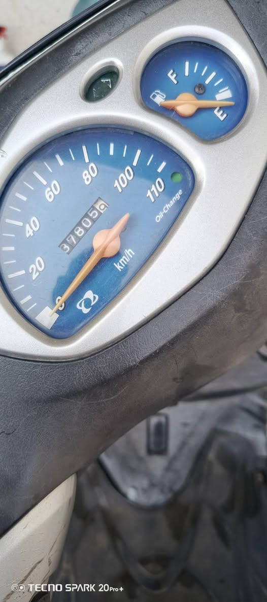 سلام عليكم اخوان سكنس ياباني مكفولة مكينه برغي  مامفتوح بيها دراجه جديده اوراق بيها شلعة ومعدل تخبل كهرباء كلها شغاله للايت زنون شاد الها دهن جديد ترايك مفتوح وين مايعجبك اطلع جيب فيتر وفحص سعر 550
العنوان بغداد مدينه الصدر رقم الهاتف ***********
