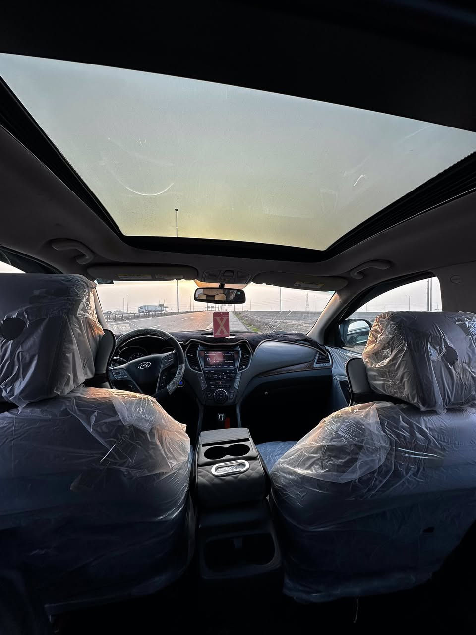 السلام عليكم للبيع سنتافي گراند 2017 وارد امريكي فول مواصفات 1/1 أعلى حتى من الخليجي  
حادث مثل ما موضح بصوره 

بصمة.بانوراما

كشنات كهرباء مع ذاكرة خزن كرسي السائق

صندوق كهرباء يفتح عند الاقتراب 

رادار جانبي ورادار خلفي مع حساسات خلفيه

كشنات جلد وللعلم غرفة السياره جديده كلش

 كشنات الاماميه تدفئه وتبريد مع تدفئة بالكشنات الخلفيه

تبريد ثلاث قطع منفصل

مخرج طاقه بلگ بالصندوق 120فولت

سستم صوت 14 سماعه مع دمام خلفي

محرك حجمه 3300 يولد 290 حصان
 
فور ويل

وبعد هواي بيها مواصفات فئة السياره 
Ultimate   Limited معروفه 

محرك ٦سلندر 7 راكب ملكي vip
 الحادث بالمنشور
السعر 165 وبي مجال للشراي
 بيه خير ويدلل 

لحد يكسر بالسعر كلمن وسعره وهذا فول مواصفات تختلف عن الباقيات  
والنظافه تفرق واذا شراي تشلع عيوني 
العنوان بابل ناحيه النيل
ستفسار ***********
***********
