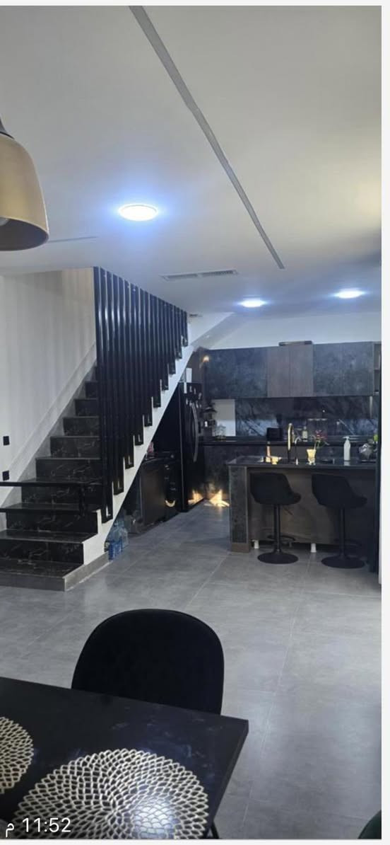 سلام عليكم للبيع داره كوناره طابو زراعي مساحه ١٥٠ متر  بناء جديد طابق اول يحتوي على 
هول داخلي مفتوح ٦&٨
مطبغ ٤&٤
غرفه٤&٥
مجمع صحيات 
ترك ٢&١٠

طابق الثاني
غرفه نوم ٤&٥
غرفه نوم ٦&٥
كلاوزيت ٦&٢
مجمع صحيات مع بانيو 

ملحقات 
كاونتر تركي مع طباخ مع فرن
كلاوزيت ملابس مع ميز تواليت
مبرده٥٠ سرعه تبريد كامل البيت دكت
سبالت عدد ٢ 
للستفسار ***********
