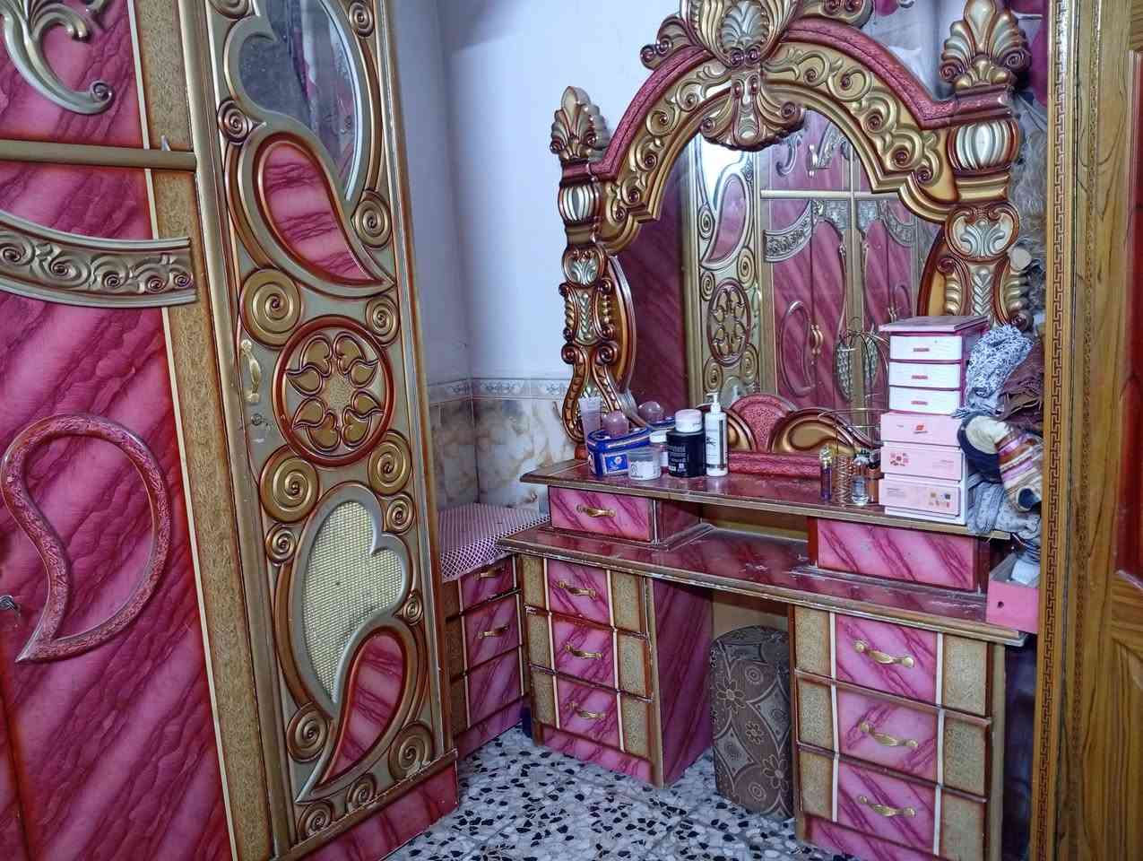 غرف نوم للبيع مستعمله خشب عراقي والنقشه تركي بطنها نضيفه رقم الهاتف
***********

السعر 400
