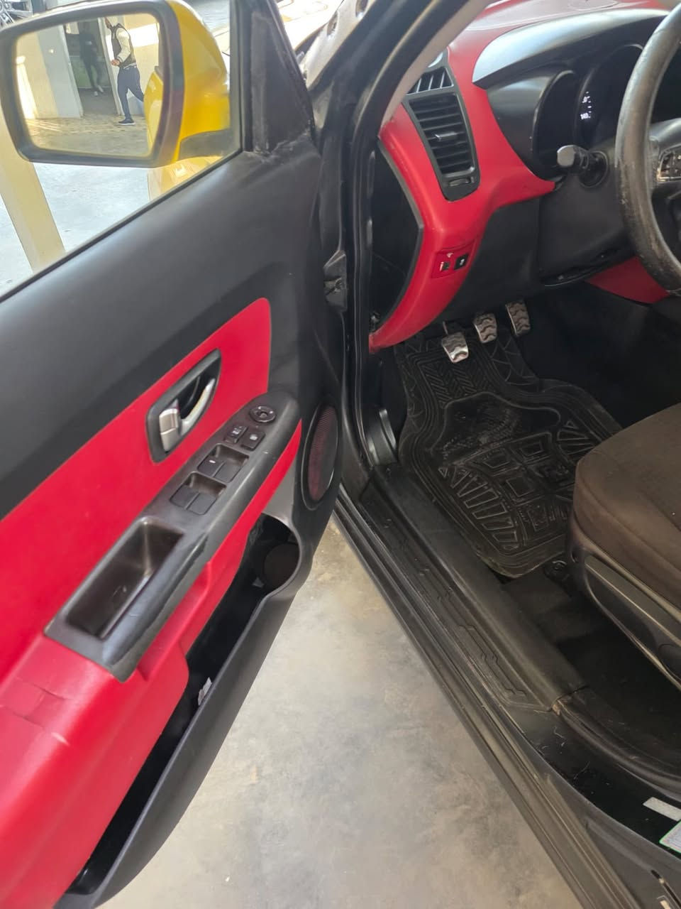 بعد التوكل على الله
للبيع كيا صول 
وارد امريكي
مديل مديل 2010
كير عادي 6 نمر
رقم بغداد مكينه كير حداديه
تخم تاير كفاله عامه
حادث موجود بالصور
مواصفا
فتحه داخل السياره احمر 
مكينه 2000 بحاله جديده 
تبريد جديد منضومه كالمه
هيئه خط بحث 
مصفر قبل سبوع
جاهزه من كلشي
كبل للشارع صبغ جديد فرن عام 
قبل سبوع طلعت من الصبغ
السعر 83 وبيه تقدير  للشراي
مكان السياره بغداد
***********
***********
