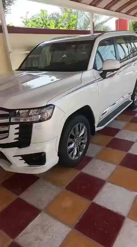 السلام عليكم لانكروز24 بريم ماشيه10 ألف كفاله عامه مكان حله للاستفسار/‭0771 338 3490‬
