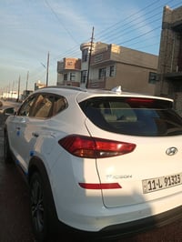 توسان 21 فول عدا الفتحه ماشيه 47الف بسمي ارضيه جلد ايطالي والبنيدوالجا...