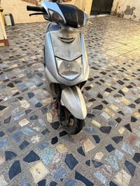 سكنس نثيه محرك بلادي مافتوح والدراجه جديده كلش السعر ٦٠٠ وبيه مجال 077...