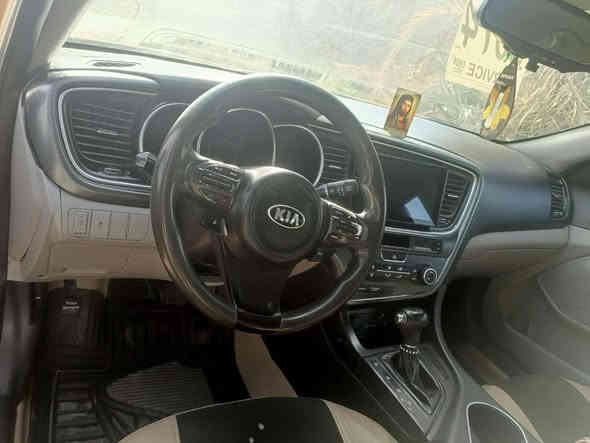 السلام عليكم …  كـيا اوبتما للبيع موديل 2014 سياره بيها باب السايق مبدل وحادثه خلفي سياره حلوه مامتعوبه مصفره هيئه وغرامات السعر 107 وبيه مجال بسيط.مكلف بلنشر *********** خابر ودلل
