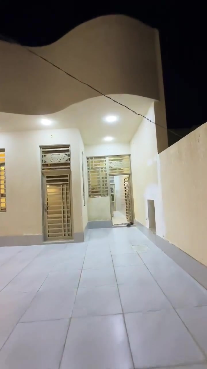 سلام عليكم بيت للبيع مساحه ٢٠٠ بناء
درجه اولى طابق ونص طارمه ٦٠ متر البيت مئثث سبالت كاونتر عنوان البوبيات حي زهراء الاستفسار عن هذا رقم ***********
