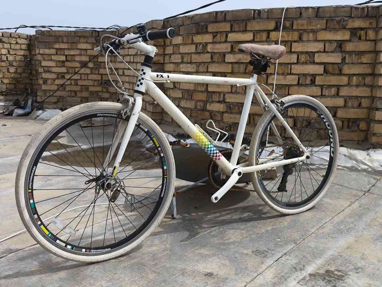 للبيع
نوع الباسكل نوع Trek FX 1 أصلية (أمريكية)
 كير سبع سرعات
  شغال تيراته يرادلهن هوة وليده مال بايدان طاكه 
 السعر 100 وبي مجال 
 عنوان كوفه 
 ‏‪0787 086 1204‬‏ واتساب
