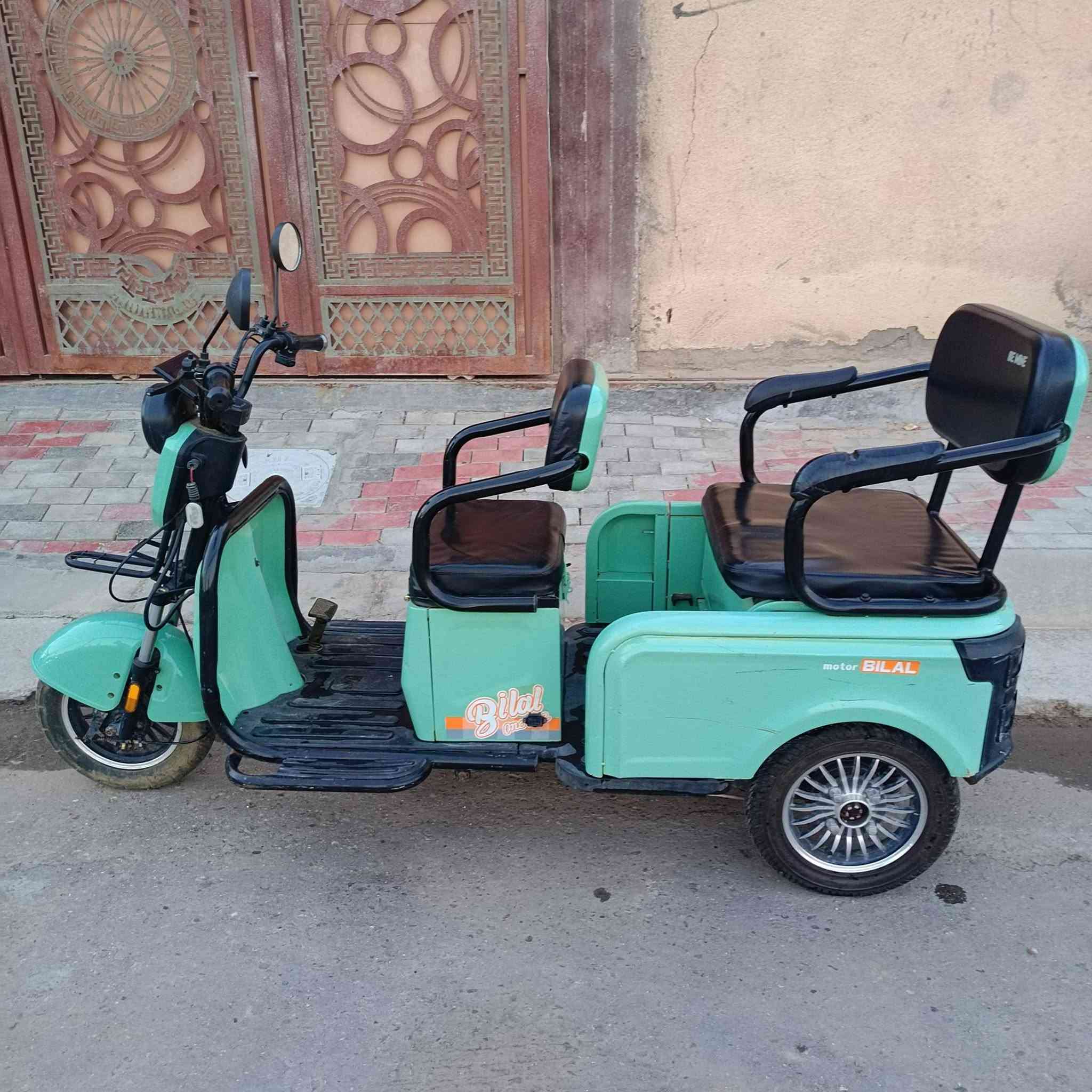 دراجة شحن 3 تايرات BILAL Motor
سلام عليكم الدراجة نظيفة واستخدامها بسيط 
الباتري والمحرك بحالة ممتازة ومابيهم اي مشاكل
ونفس الشي بالنسبه للبدي و الكشنات جلد وبيها مكان تخزين
نقصها فقط الاشاير ▶️◀️ ،
سعرها 650 وبيها مجال 
مكاني كربلاء ، مامتواجد على الفيس 
هذا رقم التلفون  ‏‪***********‬‏

