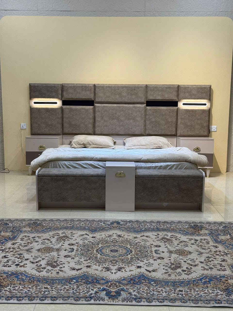 10 قطع كنتور ملحق اناره فول جميع اجزاء الغرفه سرير مخزن ابواب المنيوم زجاجيه بلونين البيج والجوزي سعة تخزين كبيره متوفره الان في معرض الشركه الكائن طريق رفاعي نصر مجاور جامعة اوما الاهليه للاستفسار اكثر يرجى الاتصال على الارقام التاليه 
***********
*********** واتس فايبر تلگرام 
الشد والنقل داخل محافظة ذي قار مجانا 
مع صيانه مجانيه لمدة سنه كامله
