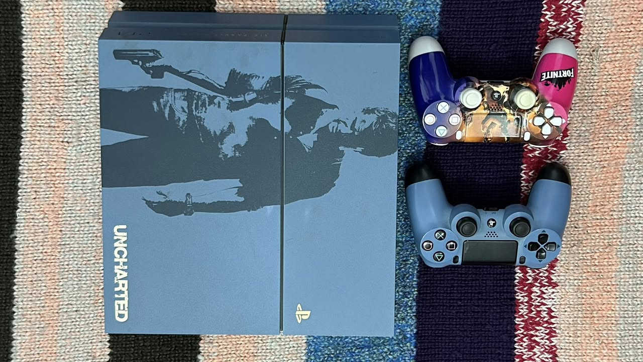 بليستيشن 4 نسخة Uncharted مع يده اصليه و أخرى تجارية و ثلاث أقراص هديه البلي لا مفتوحة نسبه النظافة 90‎%‎               السعر بالخاص.


**إذا كنت صاحب هذا الإعلان وتريد حذفه لأي سبب، رجاءا أرسل رسالة إلى الدعم الفني**