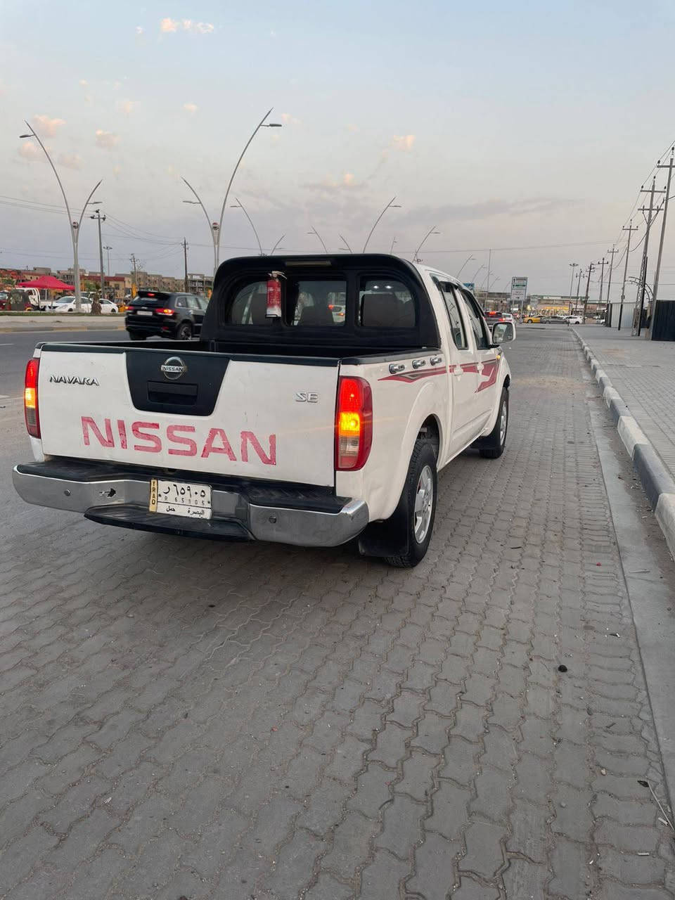 السلام عليكم نيفاره ١٤ بسمي بيه 
صبق بل بنيد وبيه تكحيلات
مكينه وكير وحداديه وتبريد كفاله وتخم تاير توه شاده  سعر ١١٠ وبيه مجال 
البصره قبله 
*********** بس تصال البصرة, العراق
