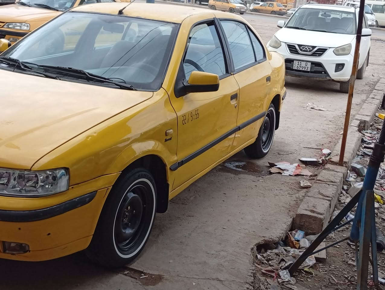 سمند للبيع موديل ٢٠٠٩ مكينه وكير خير من الله والباقي زين والسعر ٢٣ومصفرى هيئة وغرامات ومكاني الزعفرانيه وهاذه رقمي ***********
