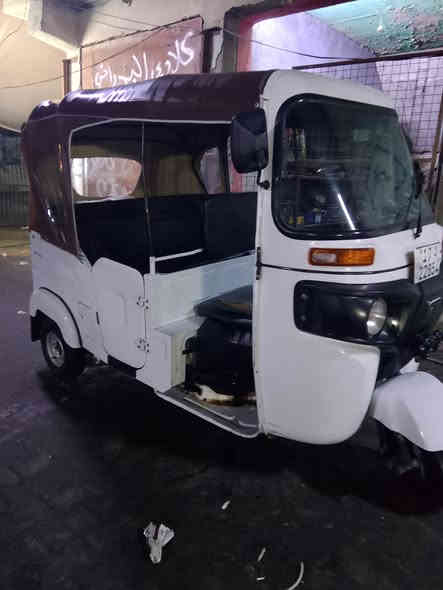 سلام عليكم 
تكتك 22رقم وسنويه نكليزي  بسمي
مكينه وكشر مكفول بجيس
مكاني بغداد محموديه 
***********
