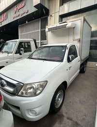 هايلوكس • ٢٠١٠ • ٣٠٠ الف