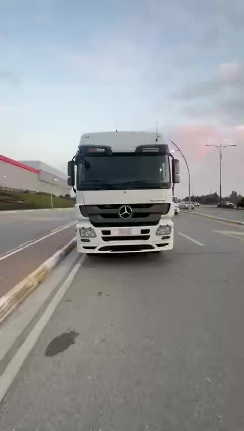 السلام عليكم للبيع اكتروز 2017السيارة ماشية 450حقيقي تخم تاير السيارة مكفولة من الضربة والمعجون فقط صبغ جمالية عام السيارة كاتي تترقم شمالي مكان السيارة سليمانية للاتصال***********
