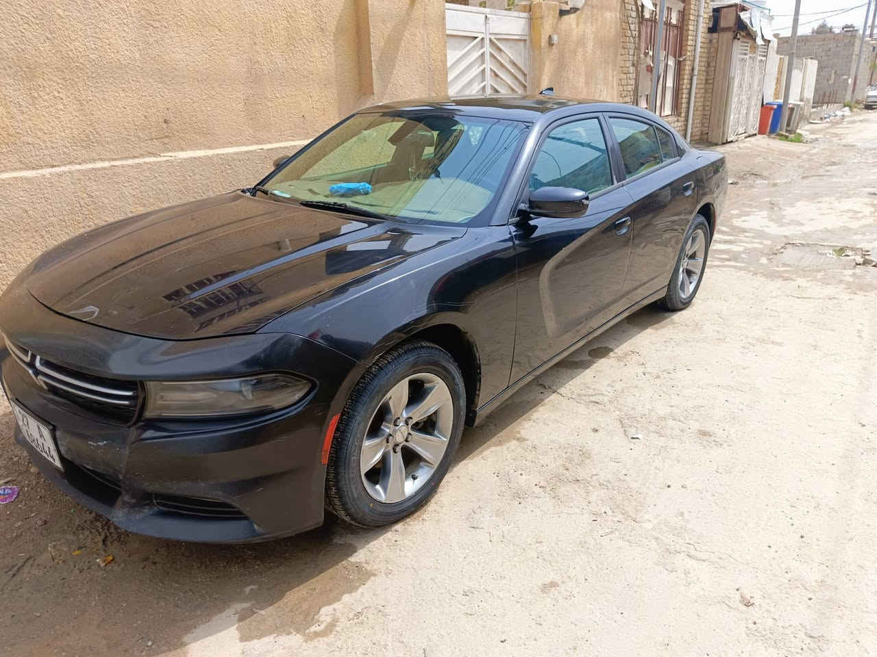 السلام عليكم
جارجر  موديل 2016 اصل فول عده الفتحه ظربته قليل بالبنيد مشتغله على البارد والجاملخ نفس البنيد شبر وطخه بالإيمن كله على البارد السياره جاهزه على الاخير تخم تاير صار يومين من بدلته وحداديه صار 15يوم سويته 
السعر 155وبيه مجال *********** المكان ذي قار الشطره
