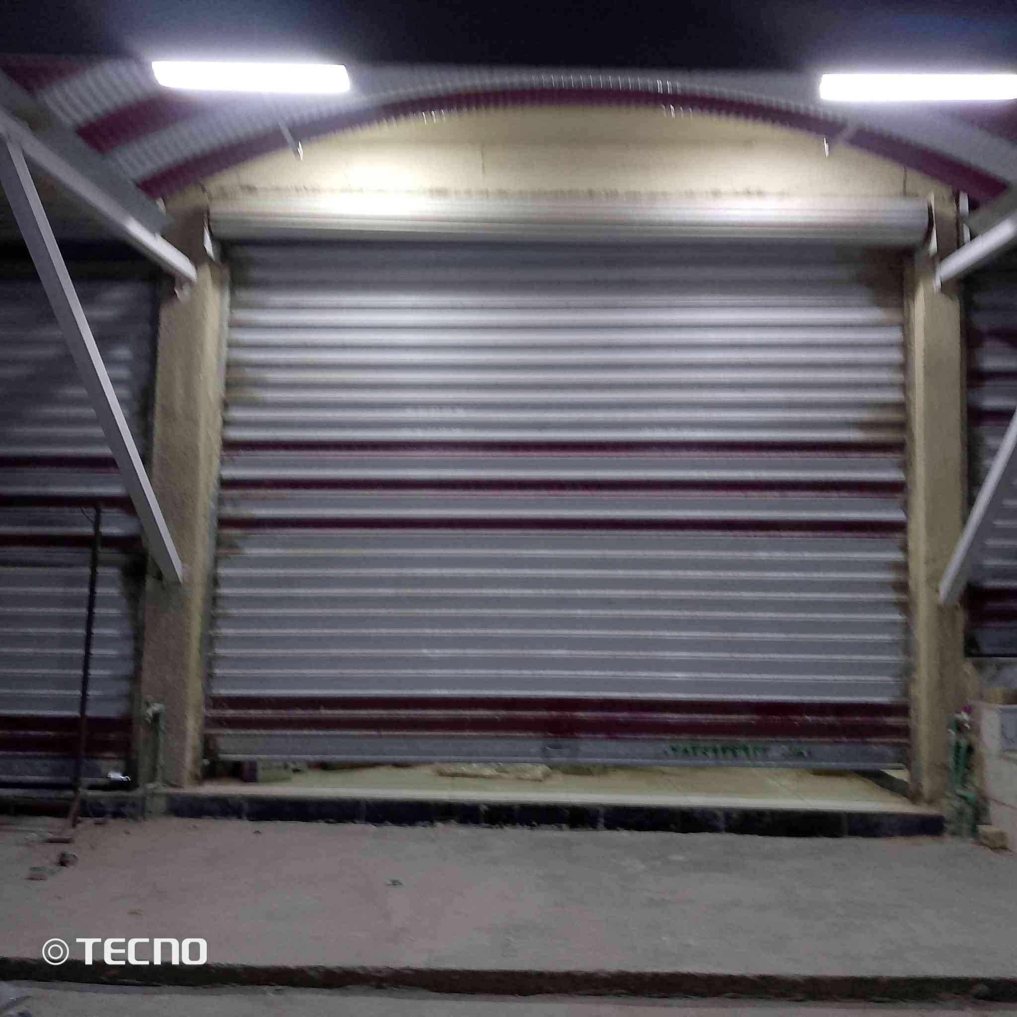 محل وقاعه للإيجار تصلح أن تكون مول أو صالون نسائي أو اي مشروع تجاري الموقع شارع عشرين مقابل بيت ثائر رنو للاستفسار الاتصال على الرقم ***********مع الشكر علما اني مكلف بالنشر
