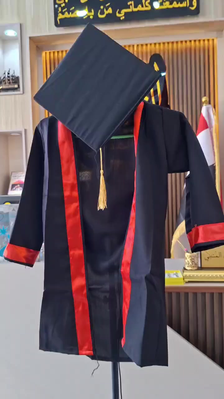 فرحة "السادس" ما تكتمل إلا بأجمل طلة! 🎓✨
لأنهم أبطالنا اللي رفعوا الراس، ولأن تخرج الابتدائي هو أول خطوة في مشوار النجاح الكبير.. جهزنا لكم "روب التخرج" بتصاميم ملكية تناسب فرحتكم!
🌟 خامات راقية: (اذكر نوع القماش مثل الباربي أو الكوبرا) مريحة وتناسب أجواء الحفلات.
🎨 ألوان مميزة: متوفر باللون (الأسود الملكي، الكحلي، أو السمائي المخصص للسادس الابتدائي).
🖋️ لمستك الخاصة: إمكانية تطريز الاسم، العام الدراسي، أو شعار المدرسة على الوشاح.
🎓 طقم كامل: (روب + قبعة + وشاح مطرز).
احجزوا الآن واجعلوا صور التخرج ذكرى لا تُنسى! 📸


**إذا كنت صاحب هذا الإعلان وتريد حذفه لأي سبب، رجاءا أرسل رسالة إلى الدعم الفني**