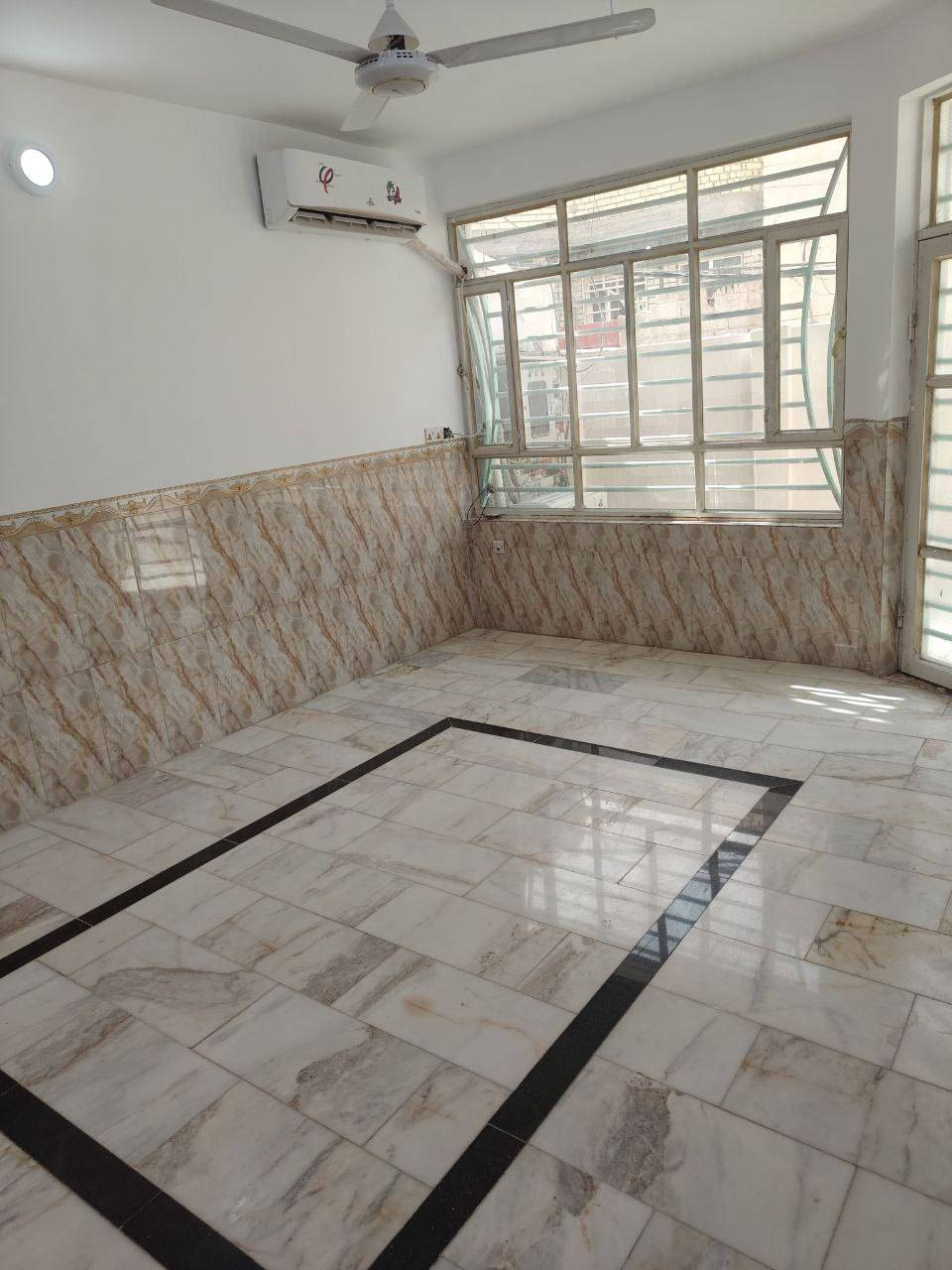 تحية طيبه لصاحب الكروب والمتابعين.
دار نضيف جدا للبيع طريق السده القديم شارع عامر نجم المساحه ١٠٠ م
مكونات الدار
الطابق الأول استقبال مطبخ مفتوح ع صاله مع غرفة نوم كبيره وحمامات عدد 2 منور
الطابق الثاني غرفه كبيره 7×4 مع صاله صغيره
السعر ٦٨ بي مجال
***********
