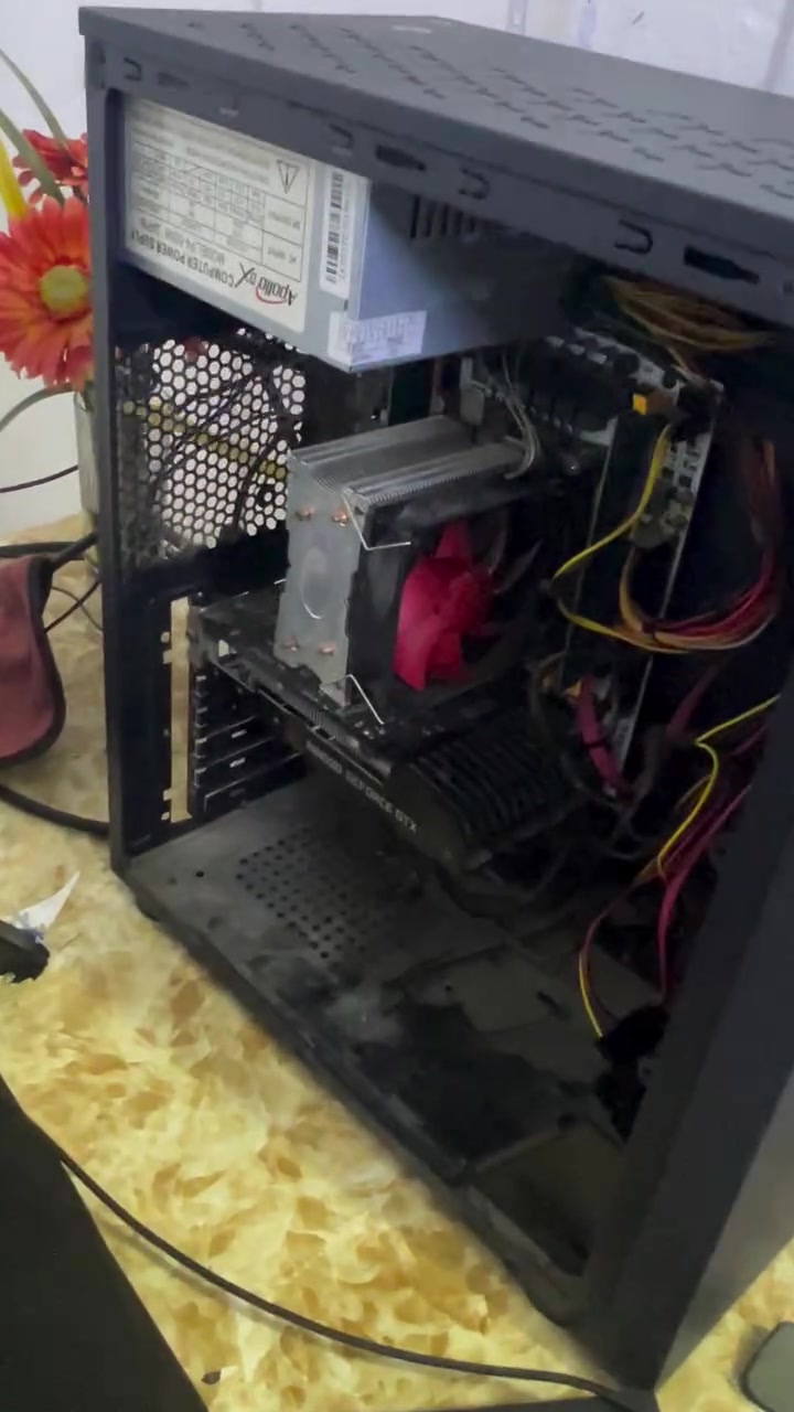 سلام عليكم لا تعبني قيم واخذ مكاني كوت واتساب ***********
intel xenon E5 2640 v3
NVIDIA GTX 1650 4Gb Ram
Ram 16g ddr3 1800 MHz
m.2 nvme 512 Hikvision
Hard ssd 120gb
psu 550 watt  صيني
Case 
توصيل لجميع المحافظات
