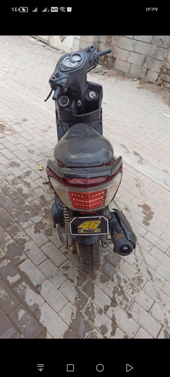 السلام عليكم
(اعادة نشر بسبب ابوعود الكاذبه) 
للبيع دراجه سكنس فحل 
نوزل طلاعات مكينه 52 (ما مزوده )
شغاله نكره سلف هندر 
كهربائيات كلها شغاله 
رون شغال كيج سرعه شغال كيج بانزين شغال سعر 400 وبيها مجال للاستفسار *********** مكاني سامراء
