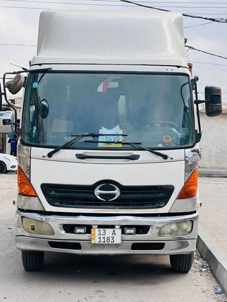 سلام عليكم/هينو شيطانه للبيع مديل /2004اصل /رقمه ميسان بأسمي انكليزي/مكينه 80فول  عادي فاكيوم/طول السياره 6متر /مكينه /كير/شاصي كفاله /سعر السياره 275بيه مجال /مكان السياره البصره /***********/***********/
