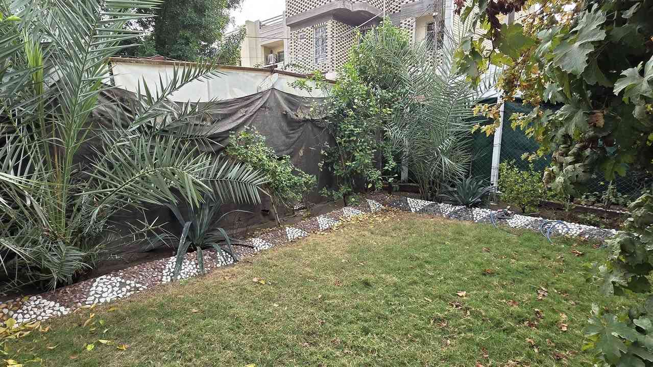 سلام عليكم
بيت للبيع ١٢٢ متر طابق واحد حي الشهداء مكتب الرشيد خلف شارع الصياغ على ساحه مع حديقه السعر ١٣٣ مع المجال 
*********** ابو سجاد
