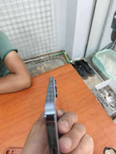 13برو فقط نضافه فول استعمال شخصي اني المستخدم الاول للجهاز يعني على ايدي بطاريه79حالياً جهاز نضيف يرهم مراوس وبيع سعر 600 التواصل الرقم ***********
