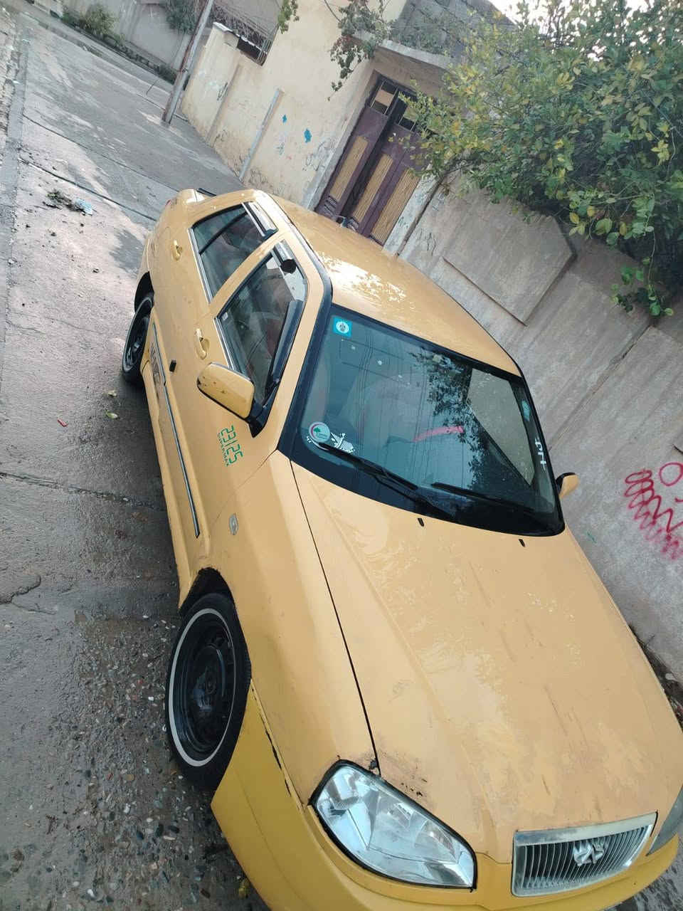 السلام عليكم سياره كوين شيري للبيع  بدون ضرر بس تلقيطات مال شارع محرك وكير شرط طخم تاير جديد سنويه 2030 غرمات وهيئه صفر السعر 30 وبيها مجال للتواصل ***********
