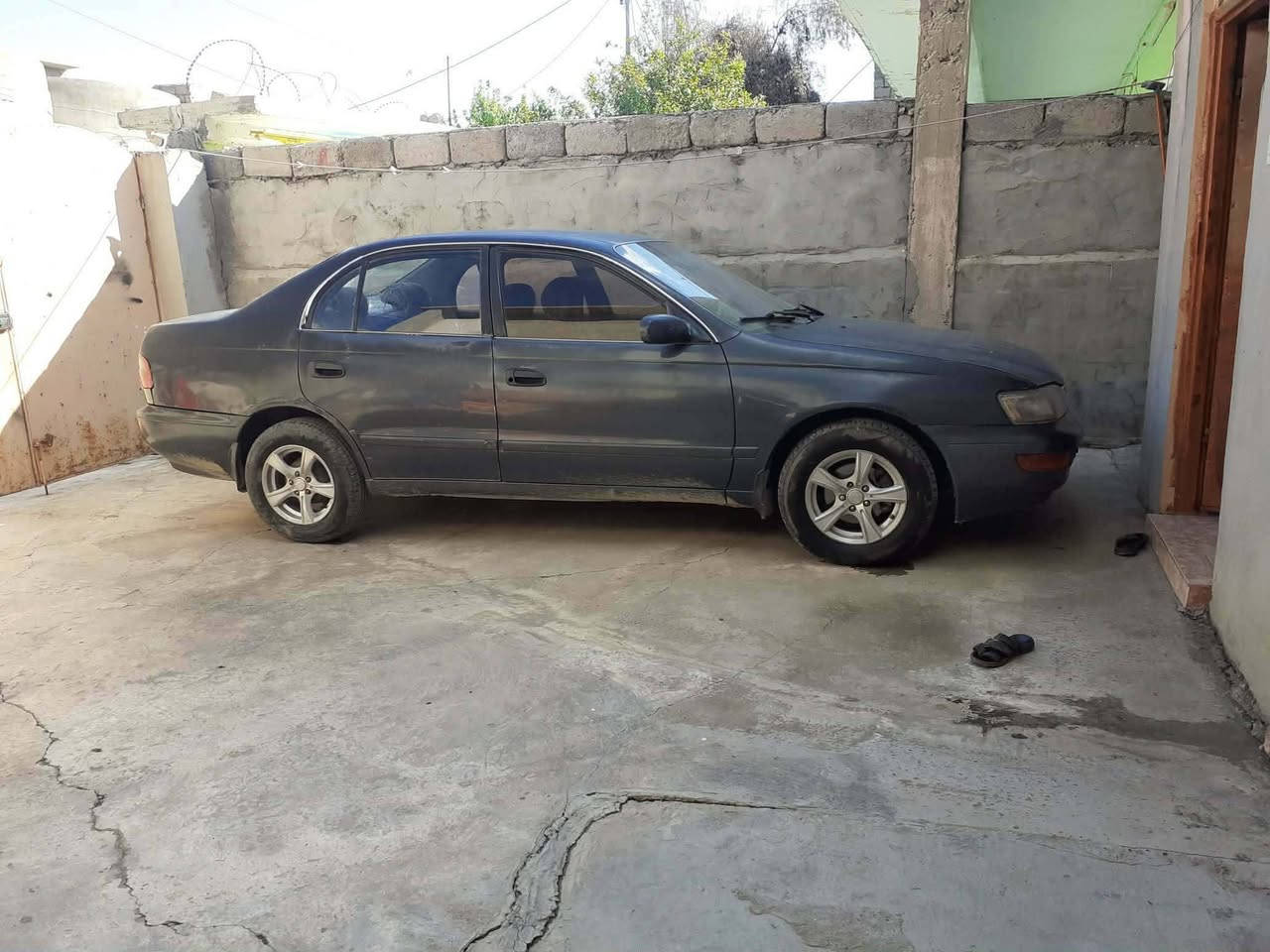 السلام عليكم سياره نوع فرخ بطه موديل 92 رقم الماني بسمي كاربون بانزين بيه بدايت صرف سياره ماناقصه كلشي الاتصال عل رقم ***********
