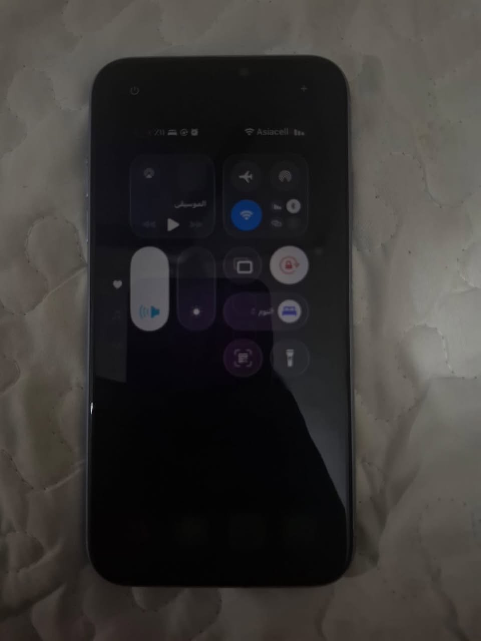 السلام عليكم ايفون ١١ للبيع
مبدل شاشه اصليه جهاز يخبل بالببجي سلس 
كامرته مفوله 
بطاريه ٧٤
نضافته ٩٠ /١٠٠ 
السعر ٢٥٠
مكان كوت 
رقم تليفون ***********
