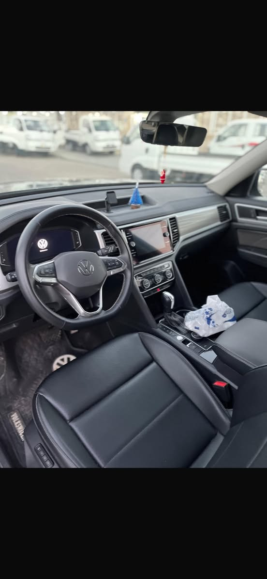 السلام عليكم
 !!! (للبيع او مراوس حسب القناعة)

اطلس2022فول SEL فول 1/1

7 راكب

 اللون نيلي

محرك 6 سلندر 

ماشية 55 الف

رقم بغداد دولي باسمي

مواصفاتها

تشغيل عن بعد بصمه

بانورما

ابواب بصمه

كامرا

ويل كب

بردات بلادي

كشنات جلد ميموري 3 وضعيات 

كشنات هيترات + تبريد 

كشنات فول كهرباء 

لايت زينون

رادار امامي

رادار خلفي

توقف ذاتي

تبريد مركزي

عداد الكتروني

السيارة بدون حادث فقط تقرير والفاكس تعمل وتسير
السيارة بحالة الوكالة

السيارة  في البصرة ابو الخصيب
السعر قفل 250$

للاتصال او واتساب ***********
