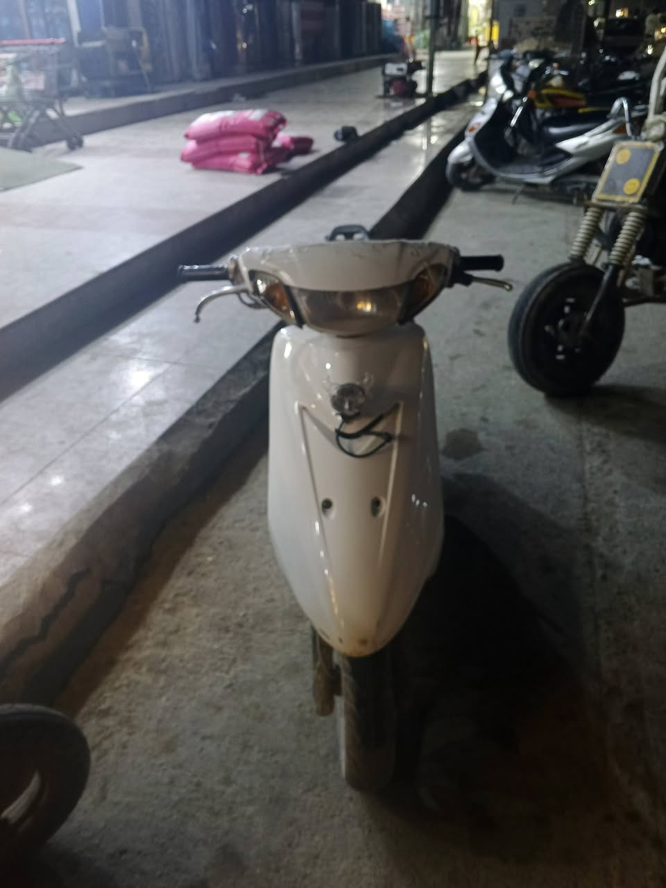 سلام عليكم دراجه للبيع عصفوريه مامفتوح سلفه شغال هندر شغاله الكهربائيات كله تشتغل الاستفسار ***********
