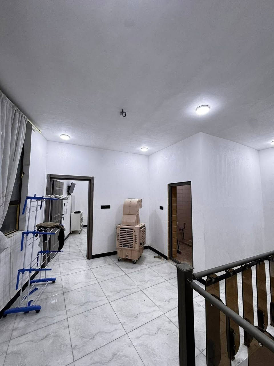 بيت للبيع 85 متر ركن على شارعين
الطابق الأرضي  صاله مطبخ  صحيات

محل 5‎*5مؤجر  محل 3*3 مؤجر 

الطابق الثاني غرفه4*3  غرفة الثانيه 4*5

صالة مع بلكونة مع منور  صحيات

السعر 135 مليون للعلم البيع مع الأثاث  كربلاء مدينة ألعاب الحر يم اسواق المائده
***********
